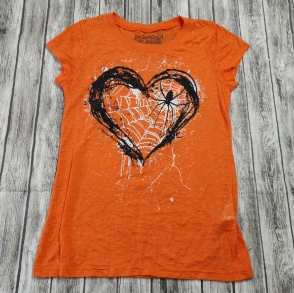 Juniors Medium Creepy Crawly Spider Heart Web Halloween Shirt, NEW wo Tag! Light - Picture 1 of 5